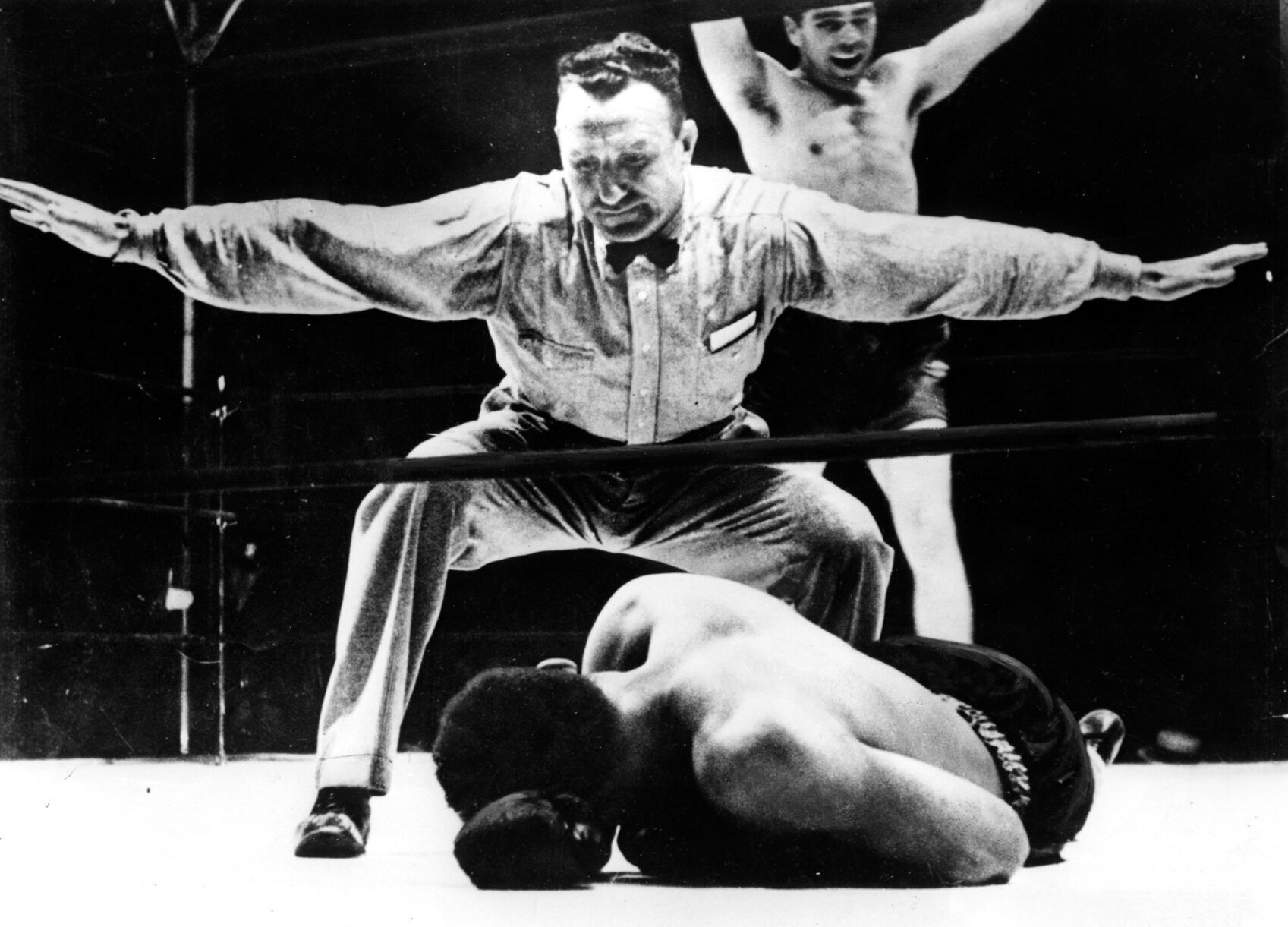 1936: German Max Schmeling knocks out previously unbeaten American Joe Louis